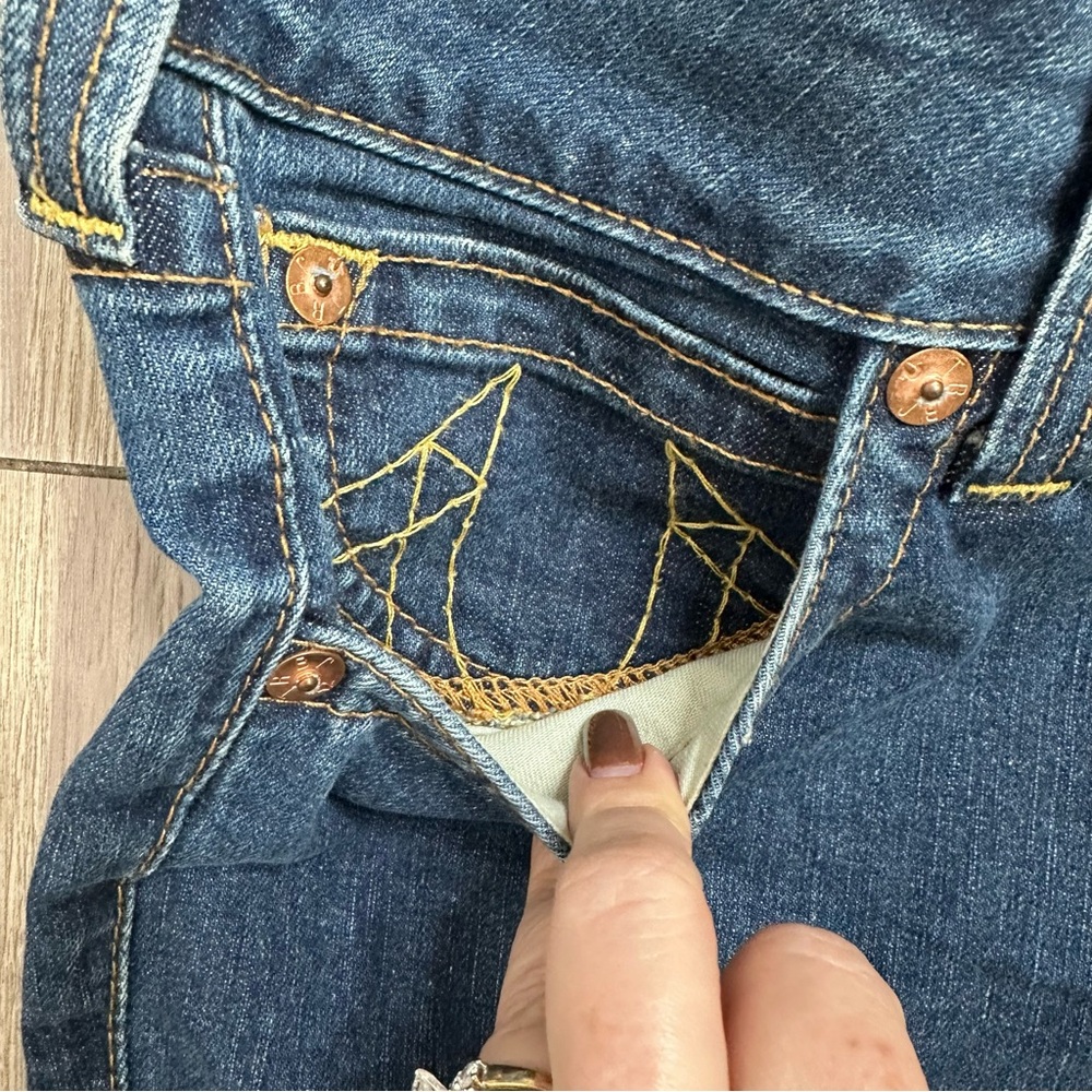 True Religion Women's Indigo Cropped Jeans with Signature Pocket Stitching - Picture 4 of 12